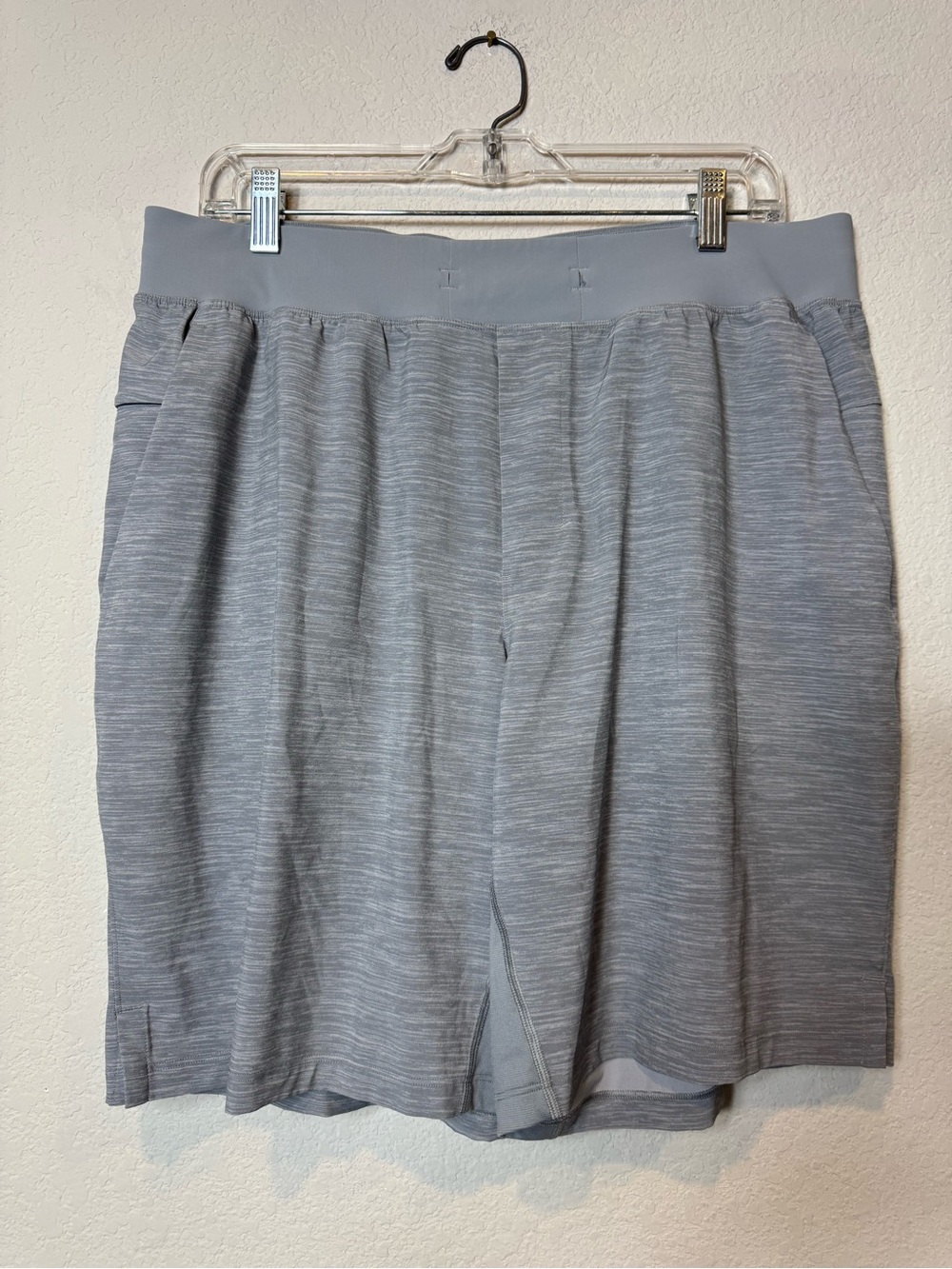 lululemon athletica Men’s T.H.E. Heathered Light Gray Athletic Shorts size XL